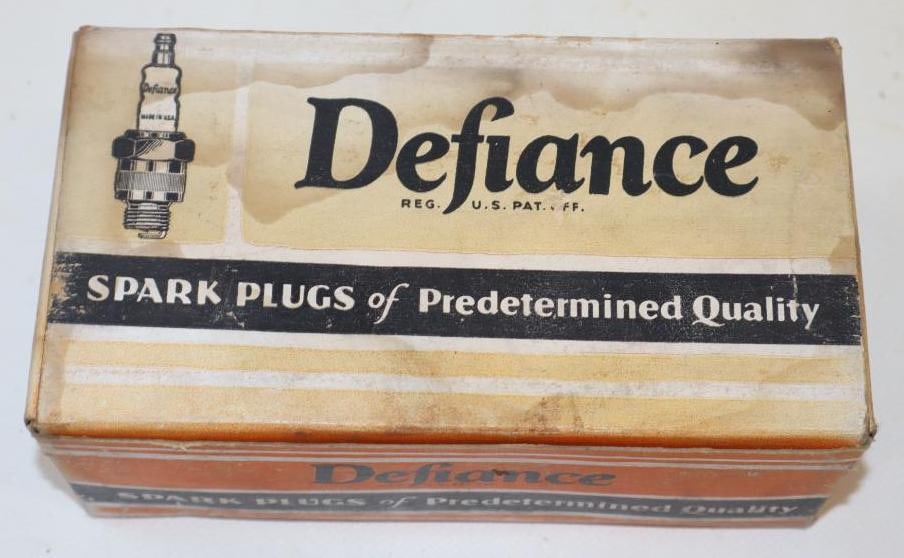 Group of 10 Defiance Spark Plugs in Original Boxes & Display Carton (1 of 4)