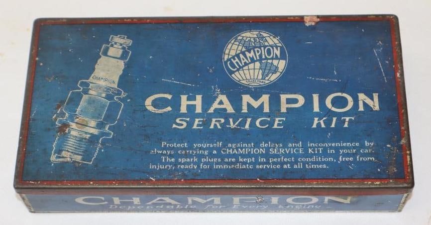 Champion Spark Plug Service Kit Tin with 2 Plugs (1 of 4)
