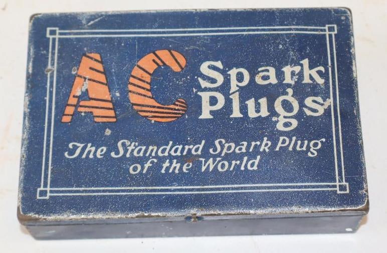 AC Spark Plug Advertising Tin with 5 Plugs (1 of 4)