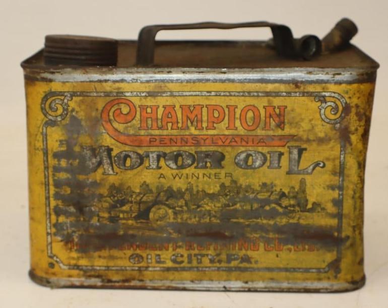 Champion Independent Refining Co. 1 Gallon Oil Can with Early Car Scene: 5.75" x 8" x 6"