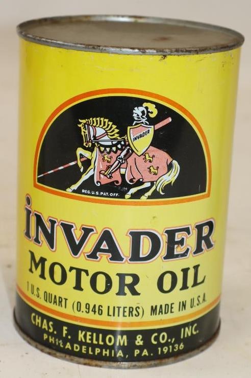 Invader 1 Quart Metal Oil Can (1 of 3)