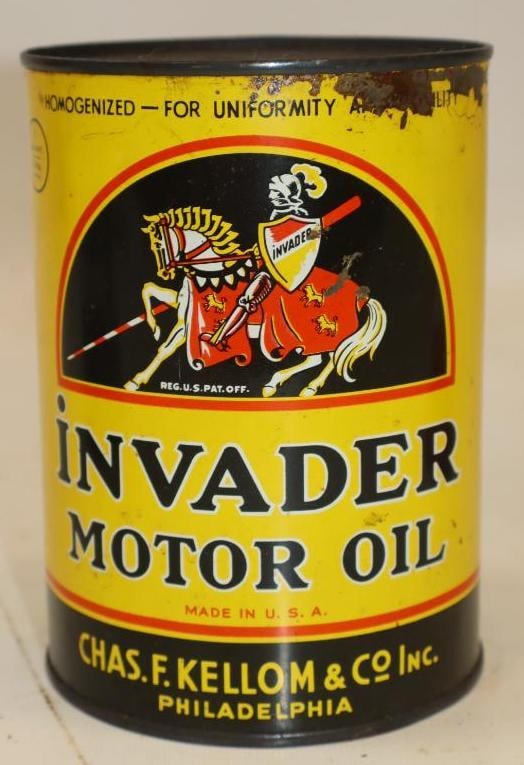 Invader 1 Quart Metal Oil Can (1 of 3)