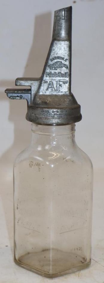 Gargoyle Mobiloil FilPruf 1 Quart Glass Oil Bottle: 32 oz empty