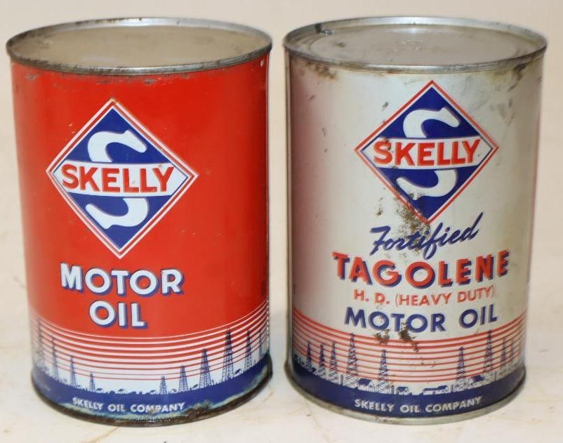 Group of 2 Skelly Metal 1 Quart Oil Cans: 32 oz each both are empty