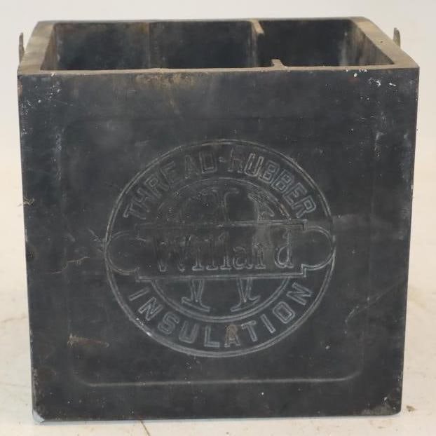 Willard Thread-Rubber Insulation Battery Box: 8.5x6.5x8