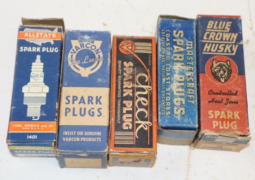 Group of 5 Early Automobile Spark Plugs In Original Boxes: Largest is 3.75x1x1