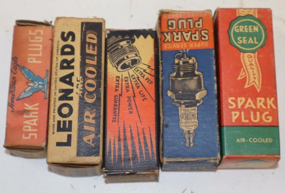 Group of 5 Early Automobile Spark Plugs In Original Boxes (1 of 2)