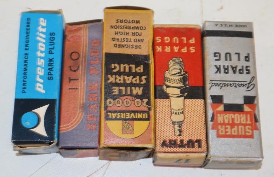 Group of 5 Early Automobile Spark Plugs In Original Boxes: Largest is 3.75x1x1