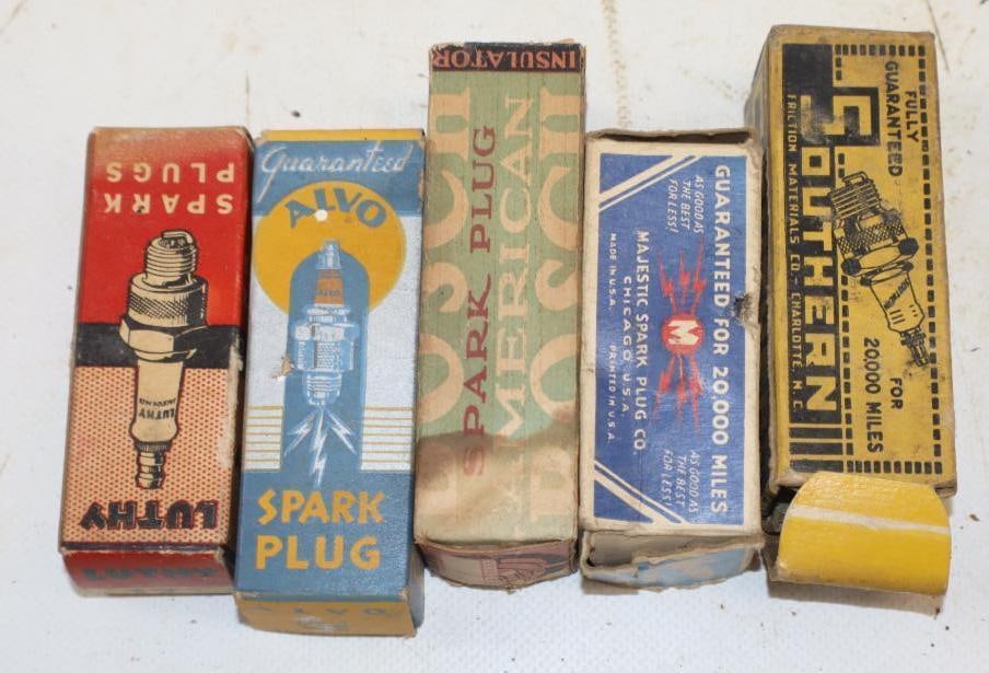 Group of 5 Early Automobile Spark Plugs In Original Boxes (1 of 2)
