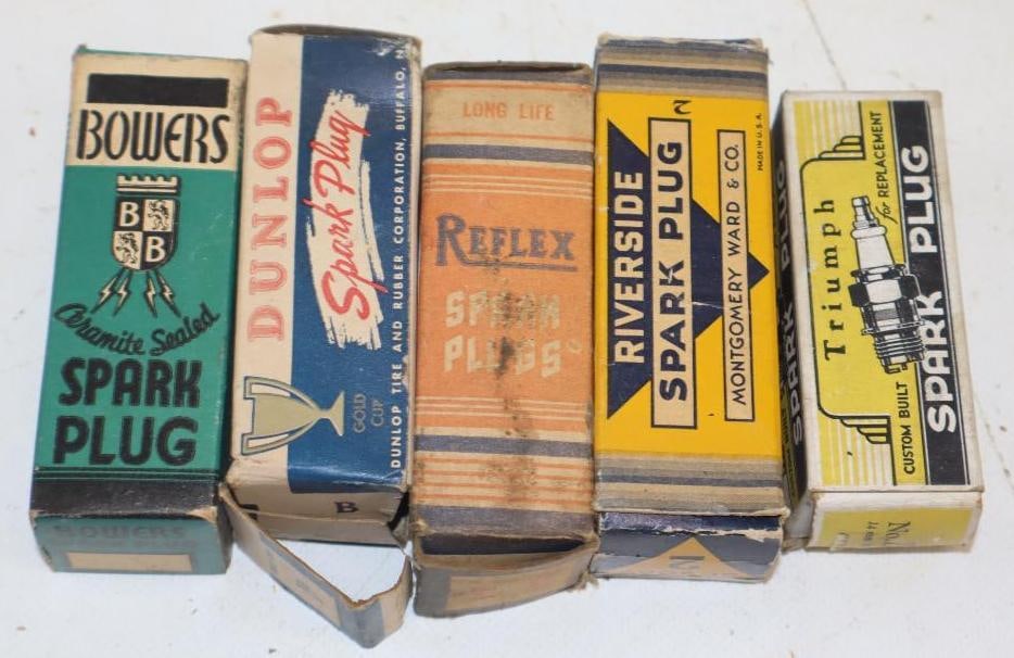 Group of 5 Early Automobile Spark Plugs In Original Boxes: Largest is 3.75x1x1