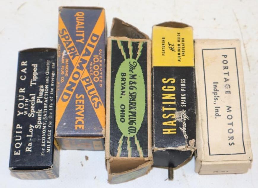 Group of 5 Early Automobile Spark Plugs In Original Boxes (1 of 2)