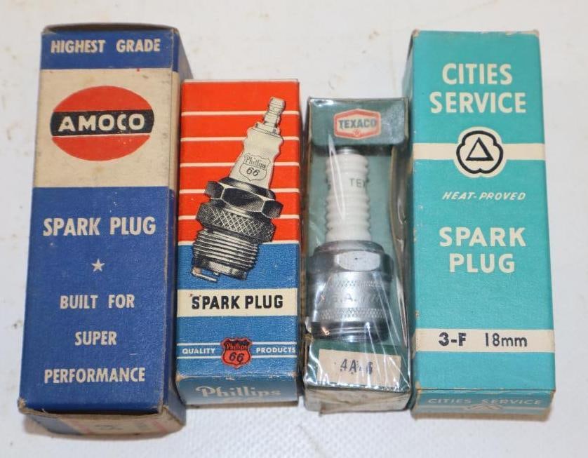 Group of 4 Early Automobile Spark Plugs In Original Boxes: Largest is 3.75x1x1