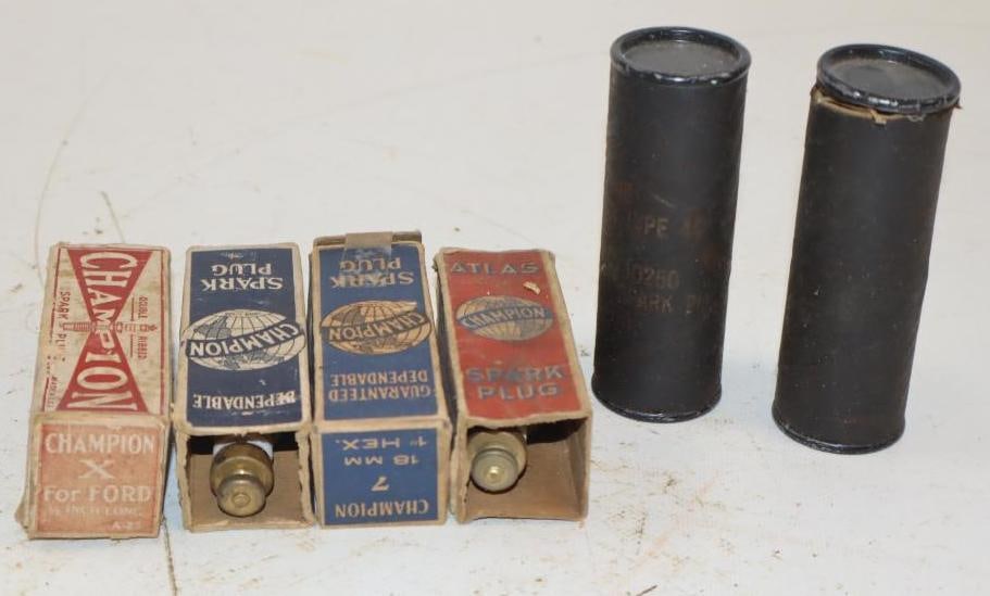 Group of 6 Early Automobile Spark Plugs in Original Boxes (1 of 4)