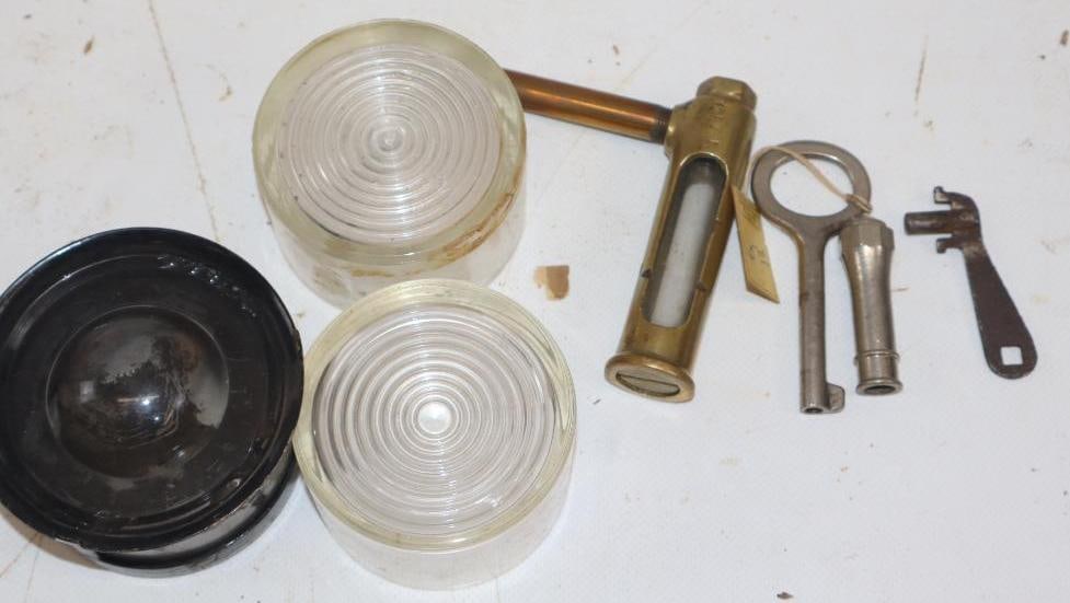 Group of 7 Early Automobile Parts and Keys (1 of 5)