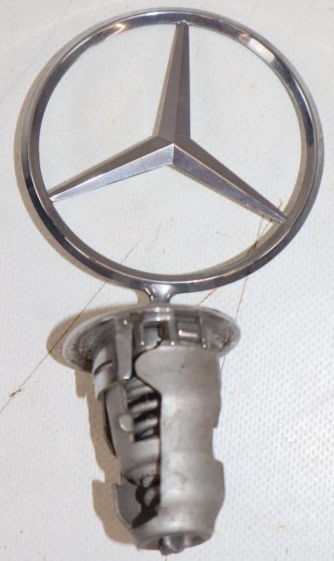 1990s Mercedes Benz Hood Ornament: 3x5x1.5