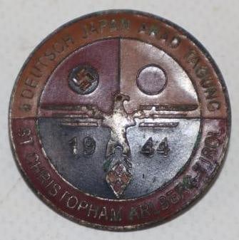 1944 German Propaganda Pin Back Badge (1 of 2)