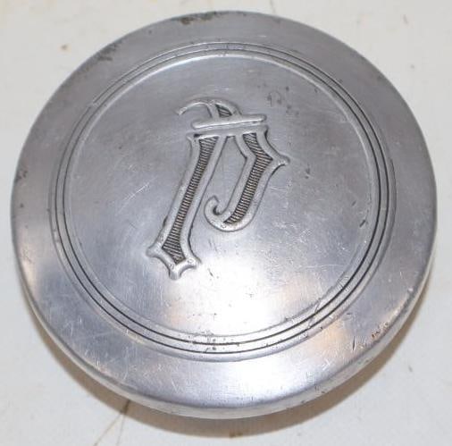1926 Plymouth Threaded Automobile Hubcap (1 of 2)