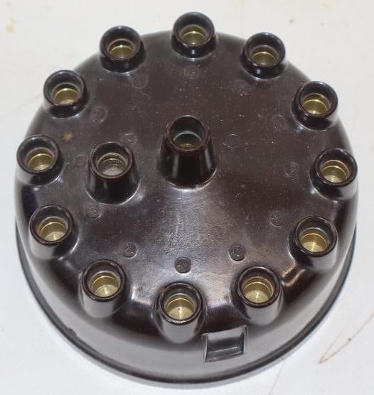 V16 Bakelite Distributor Cap (1 of 2)