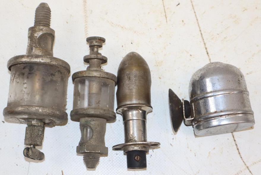 Group of 4 Automobile Ash Tray, Dash Light and Oilers: Largest is 1.5x1.5x5