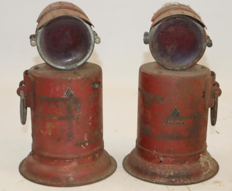 Group of 2 Delta Emergency Road Side Power Flair: 4.5x4.5x7.5