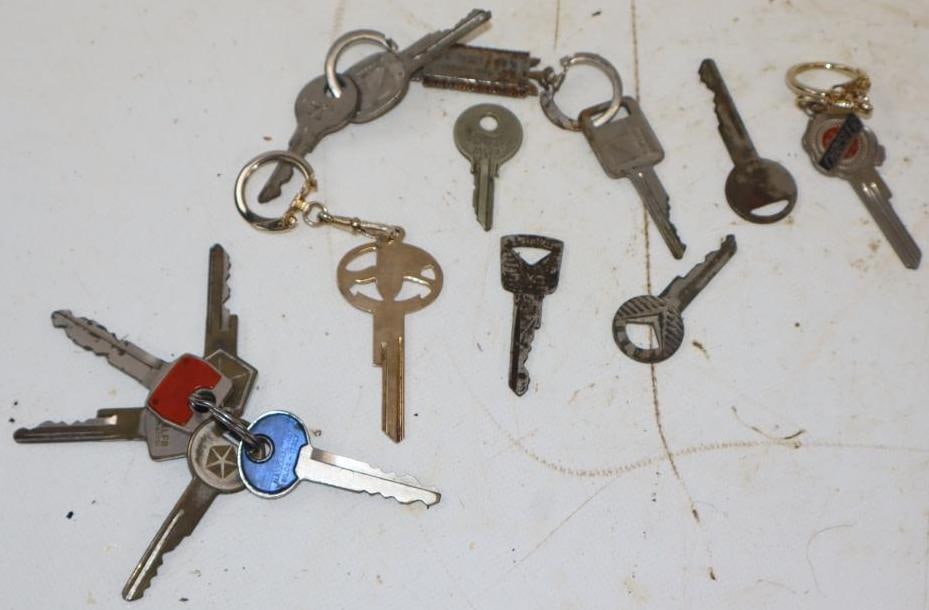Group of 19 Automobile Keys (1 of 4)