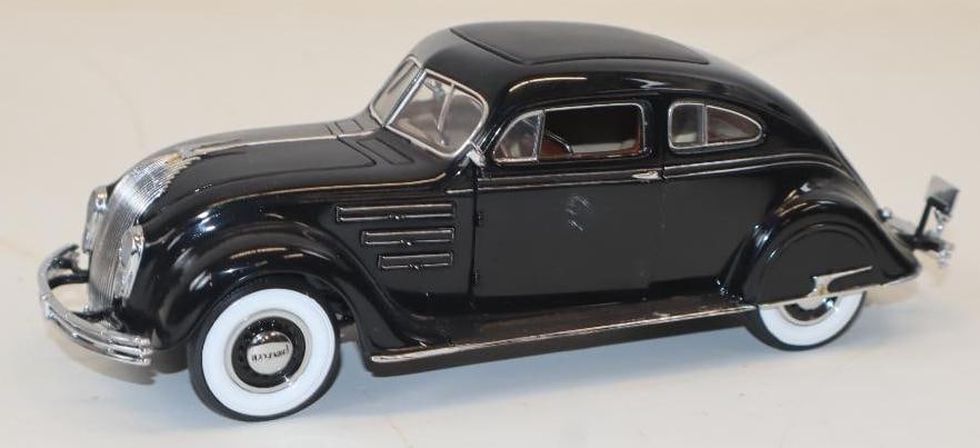 Franklin Mint 1934 Chrysler Airflow Car: 8.5x3x2
