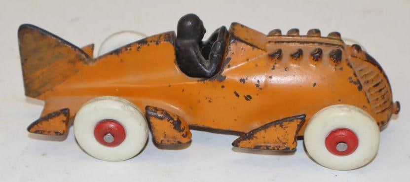 Hubley Cast Iron Fishtail Racecar (1 of 2)