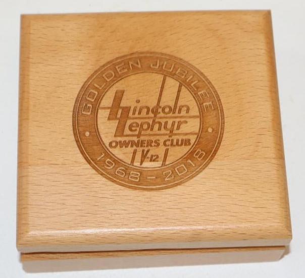 50 Year Golden Jubilee Lincoln Zephyr V-12 Owners Club Medallion In Wooden Box: 3.5x3.25x1.25
