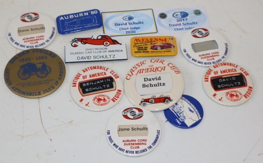 Group Of 13 Car Show Pin Back Badges & Chief Judge Name Plaques: Largest Is 3.5x3.5