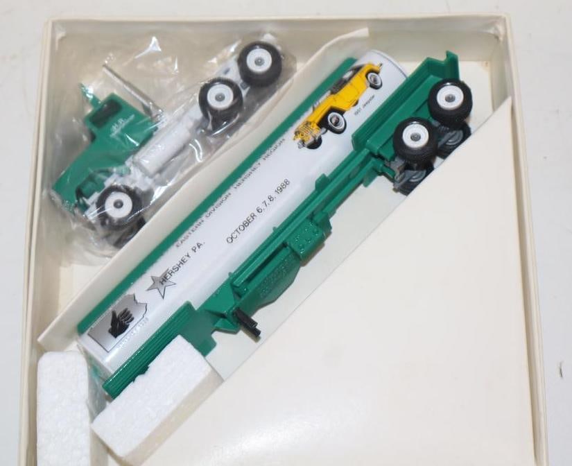 Winross 1988 Hershey Fall Meet Semi Truck In Original Box: 7x7x1.75