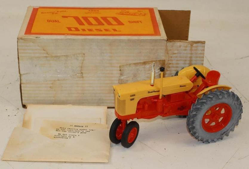 1986 Case Dual Range Diesel l 700 Official Show Tractor Made By Yoder In Original Box: 10x6.5x5.5