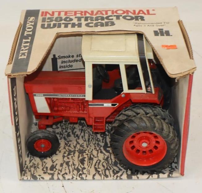 Ertl International 1586 Tractor In Original Box: 10x8x8