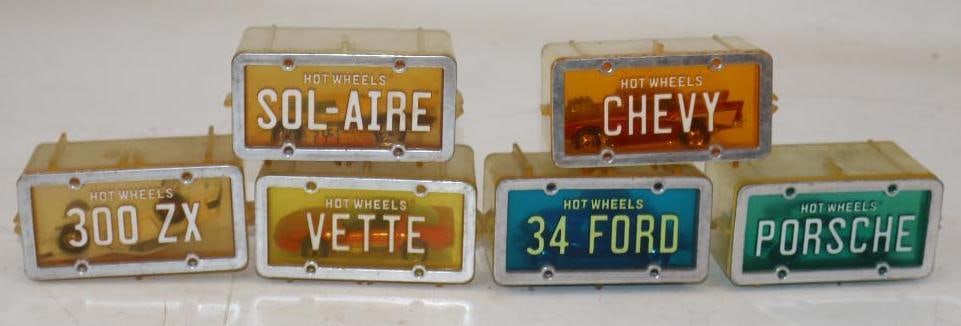 Group of 6 1980s Hot Wheel Cars With Interlocking Containers: 3.5x2x2 Each