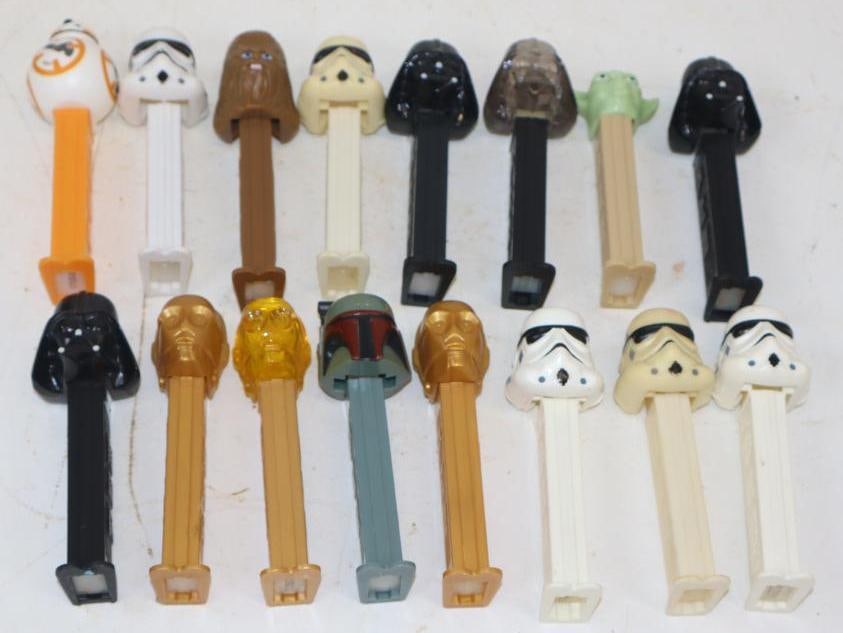 Group of 16 Star Wars Pez Dispensers (1 of 5)