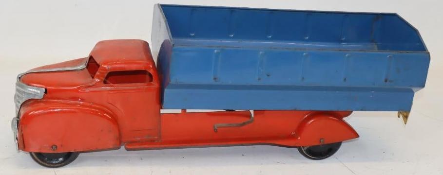 Marx Pressed-Steel Toy Dump Truck: 7x21x7