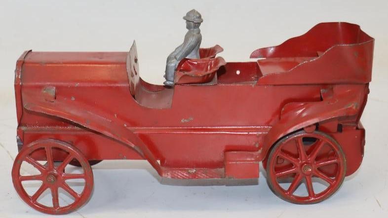Early 1900s Pressed-Steel Toy Hill Climber Truck: 4.5x11x6