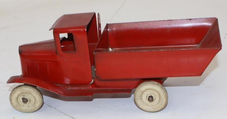 1920s Wyandotte Toy Dump Truck With Rubber Wheels: 7x3x3.5