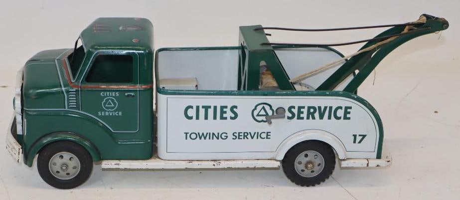 Marx Tin Litho Cities Service Tow Truck: 6x17x7