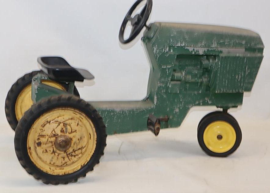 Ertl John Deere 520/Model 60 Series Pedal Car: 38x18.5x24