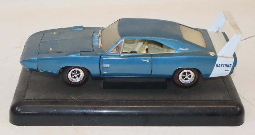1969 American Muscle Dodge Charger Daytona 1/18 Diecast Race Car(blue&white): 13x6x5