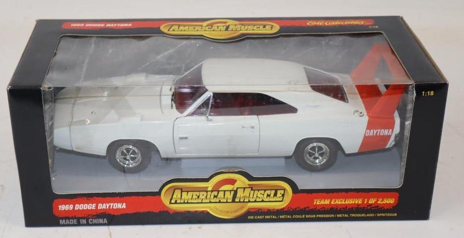 1969 American Muscle Dodge Charger Daytona 1/18 Diecast Race Car In Original Box(white&Red): 13x6x5