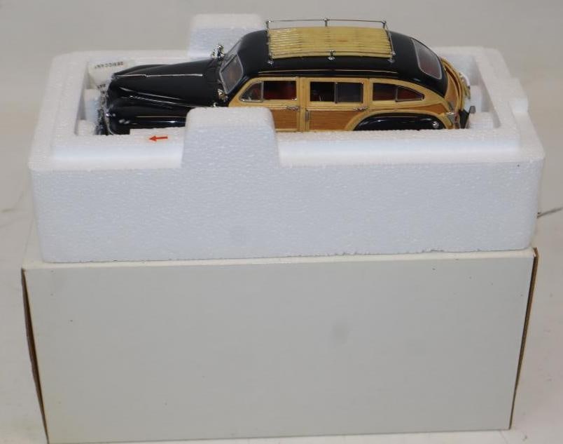 1942 Chrystal Town & Country 1/18 Diecast Car In Original Box: 5.5x6x12
