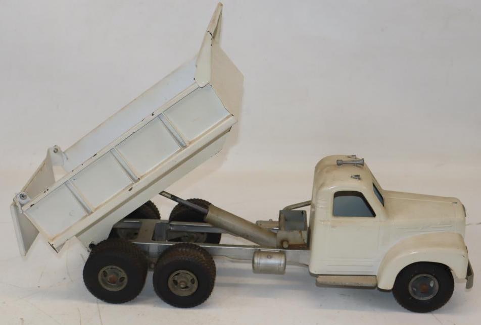 Smith Miller Pressed Steel Mack Dump Truck Smitty Toys (1 of 3)