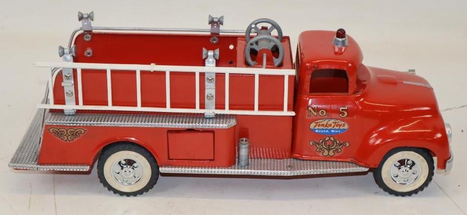 Tonka Toys Pressed Steel Fire Ladder Truck (1 of 4)