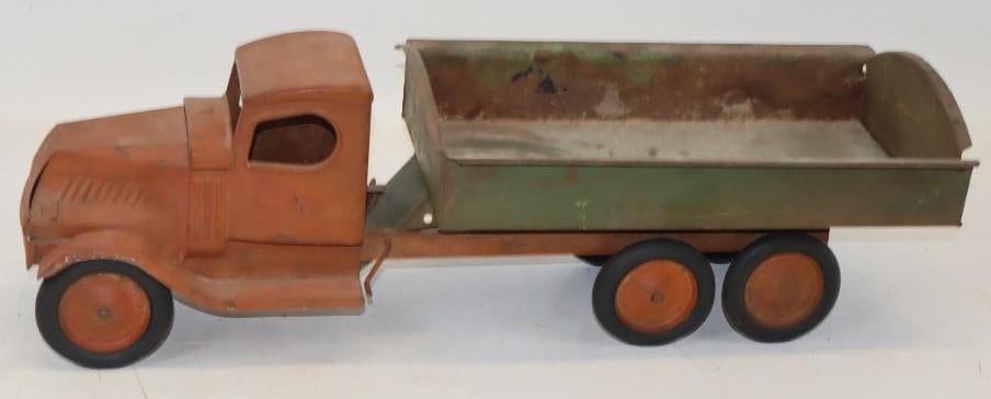 1930s Turner Pressed Steel Dump Truck With Rubber Tires: 26x8.5x7.5
