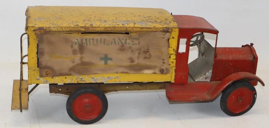 1920s Keystone Pressed Steel Ambulance With Rubber Tires: 27x8x10.5
