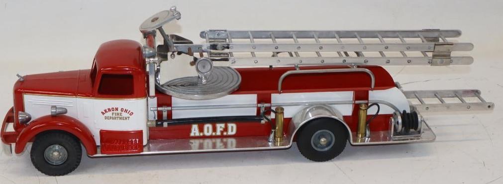 Smith Miller Akron Fire Ladder Truck Smitty Toys (1 of 5)