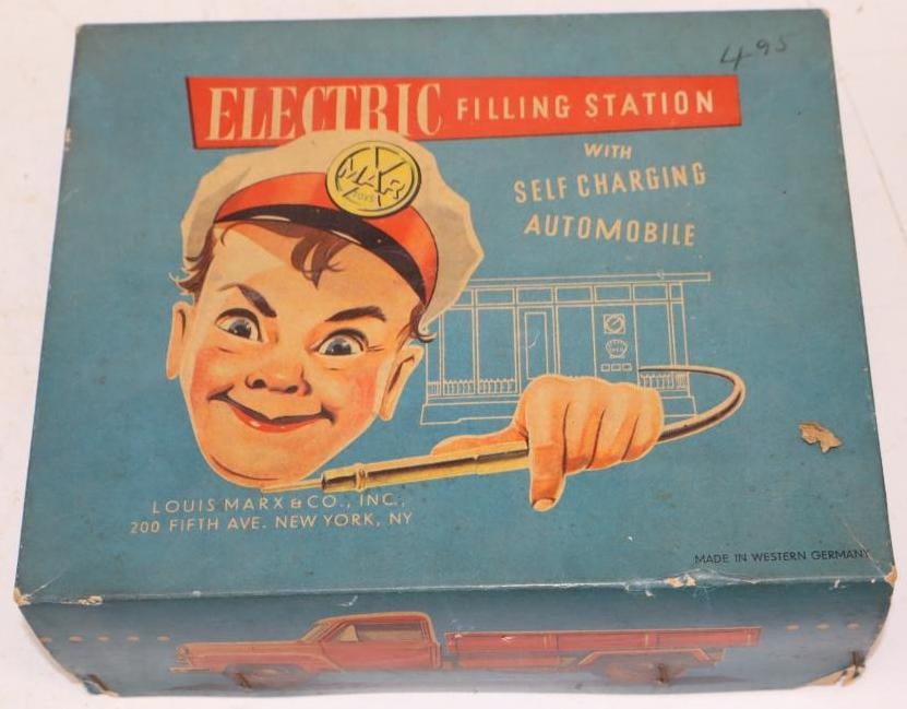 Marx Electric Filling Station and Self Charging Automobile in Original Box: 7.5x9x3.25