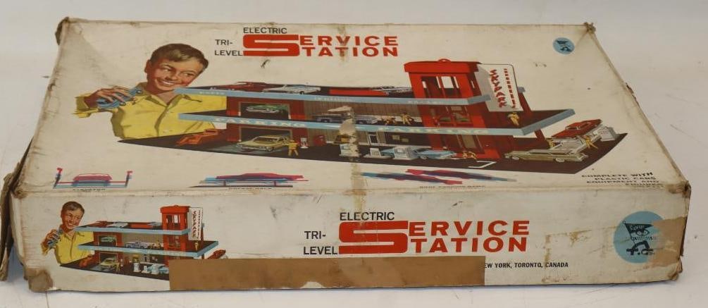 Superior Electric Tin Litho Service Station In Original Box: 25.5x15x4.5 Appears to Be Complete