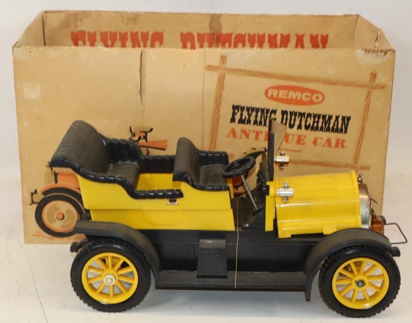 Remco Flying Dutchman Battery Operated Antique Car In Original Box (1 of 3)